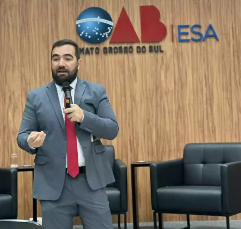 Oswaldo Meza palestrando na OAB